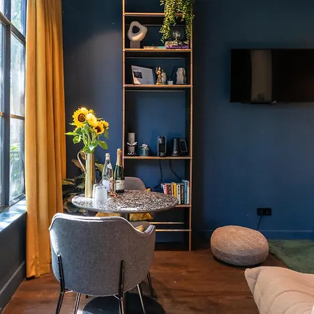 Luxurious In Vondelpark/museum District Couette-café Amsterdam